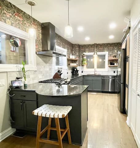 Chic entire home for large group