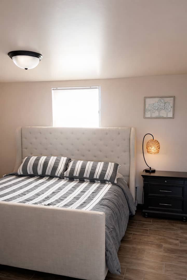 Брачен кревет (широк 180 – 200 см)