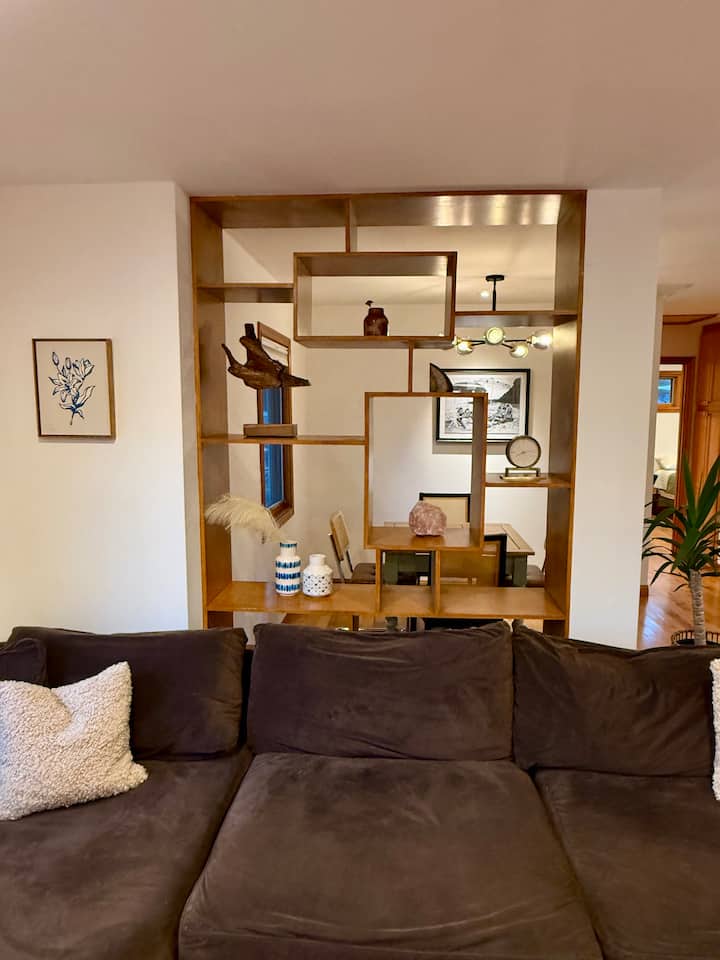 Eclectic Thousand Oaks Home- Pet Friendly - Thousand Oaks, CA