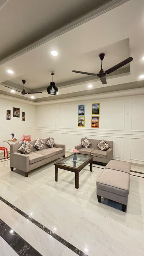 Luxury 2 BHK with Mountain view near Ganges