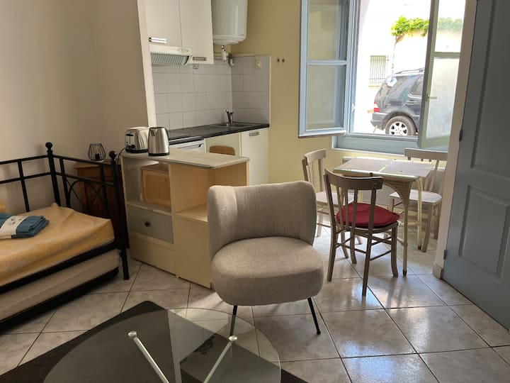 Joli Studio Au Cœur Du Village, Calme Et Reposant - Sauvian