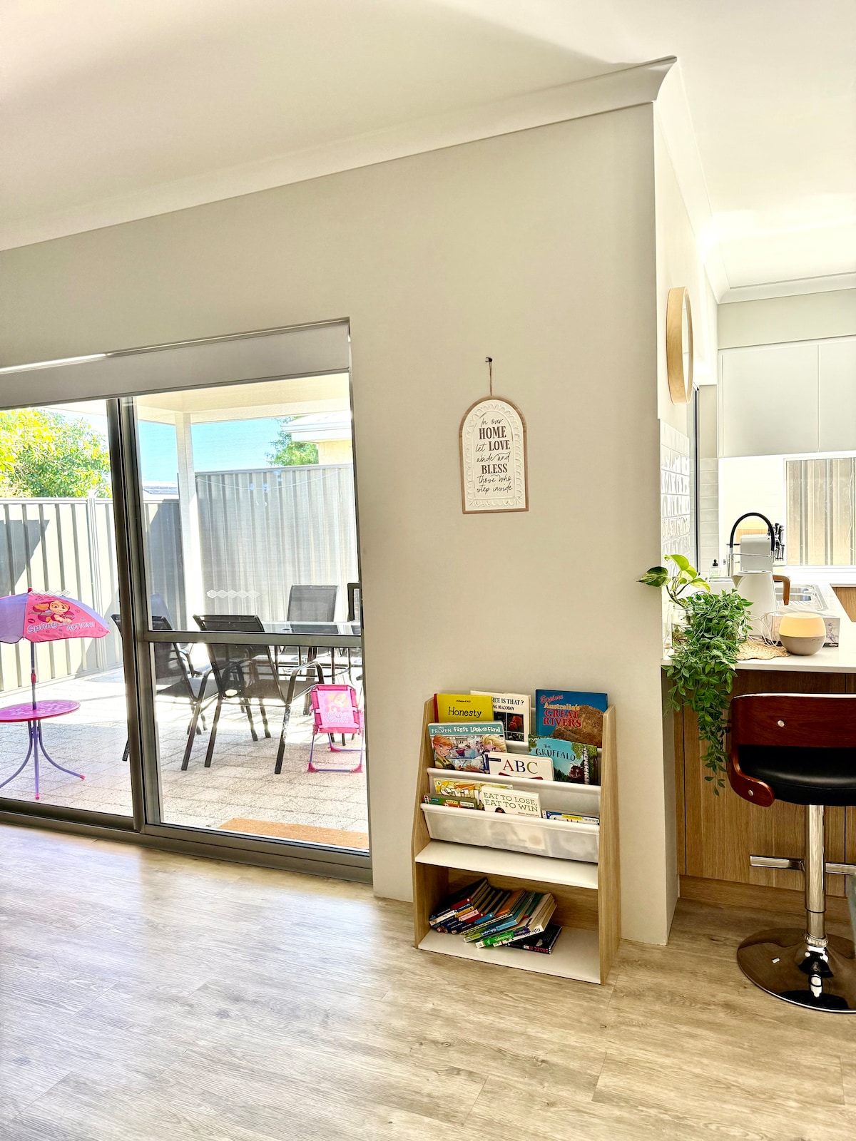 Popular Airbnb listing: Traveler’s dream holiday house~5 mins to town in City Of Bunbury