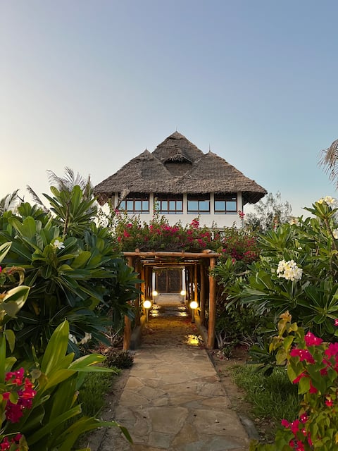 Lulu Sands Villa - Beach front Watamu Paradise