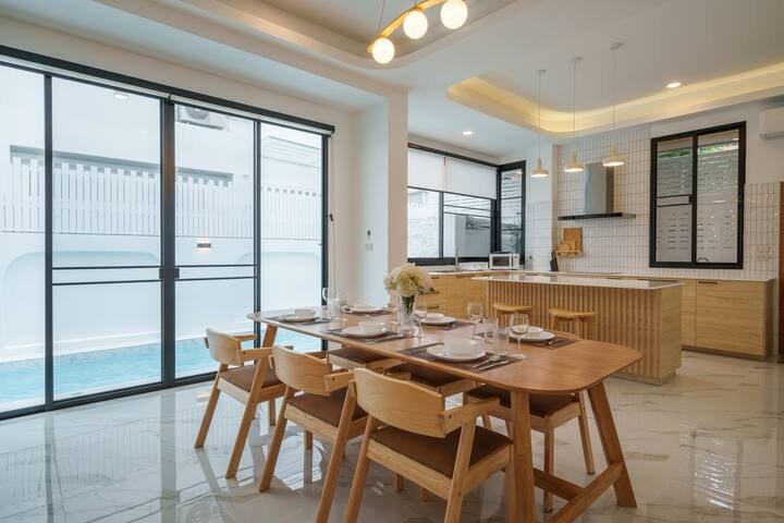 Muji 4BR Ekkamai Pool Villa gallery image 4