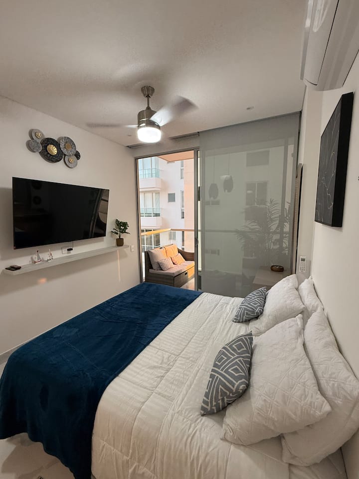 Izba s televízorom a pohodlnou posteľou, ktorá vám poskytne najlepší odpočinok