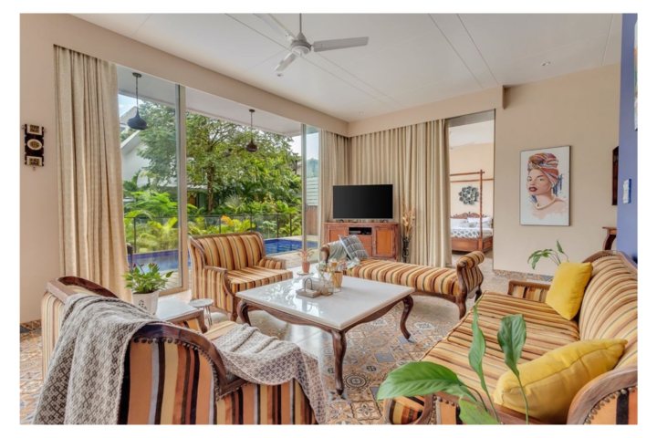 Living room image 7