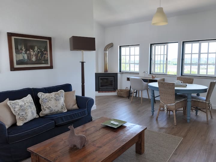 Boutique One-bedroom Apartment With Living Area - Alpiarça