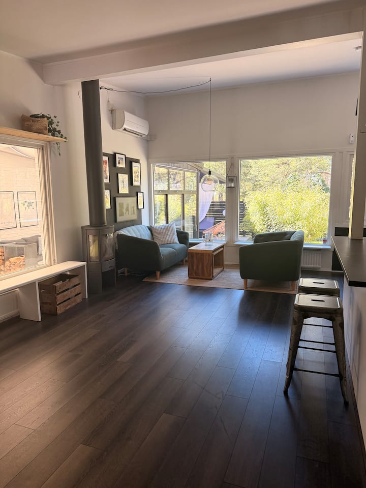 Strandnära Villa Med Flera Uteplatser! - Höllviken