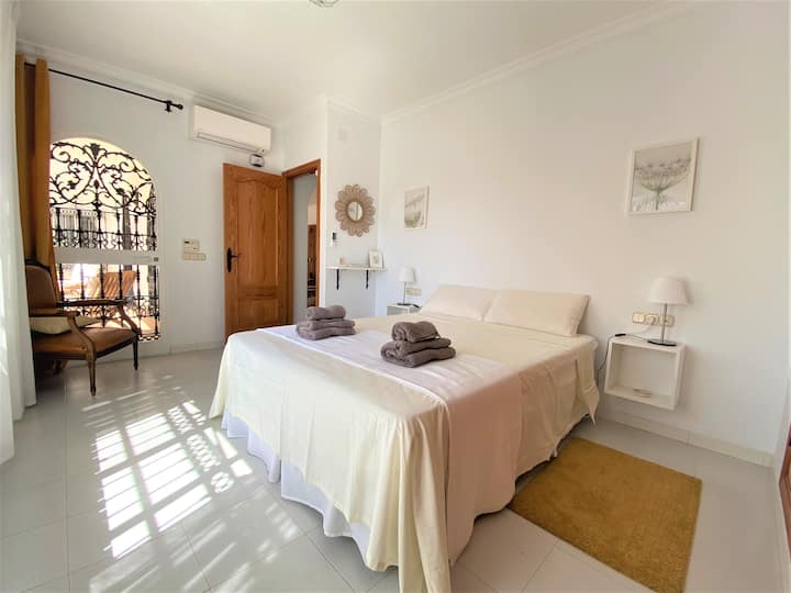 голема двокреветна соба на приземје 