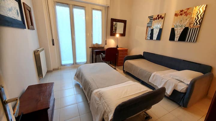 Dve lôžka, ktoré je možné získať z rozkladacej pohovky v druhej izbe