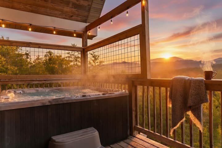 Starry Retreat! Sauna, Pool, Top Rated, & Views! - Tennessee