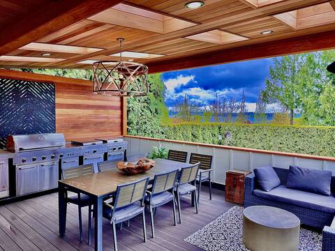 Downtown Kirkland Lakeview House and Guest Cottage