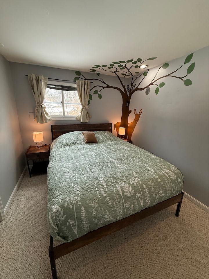 מזרן קצף חדש לגמרי בגודל 12אינץ ' Tempur Pur, דוכני לילה עם מטען USB, פתח אוורור חשמלי תרמוסטטי