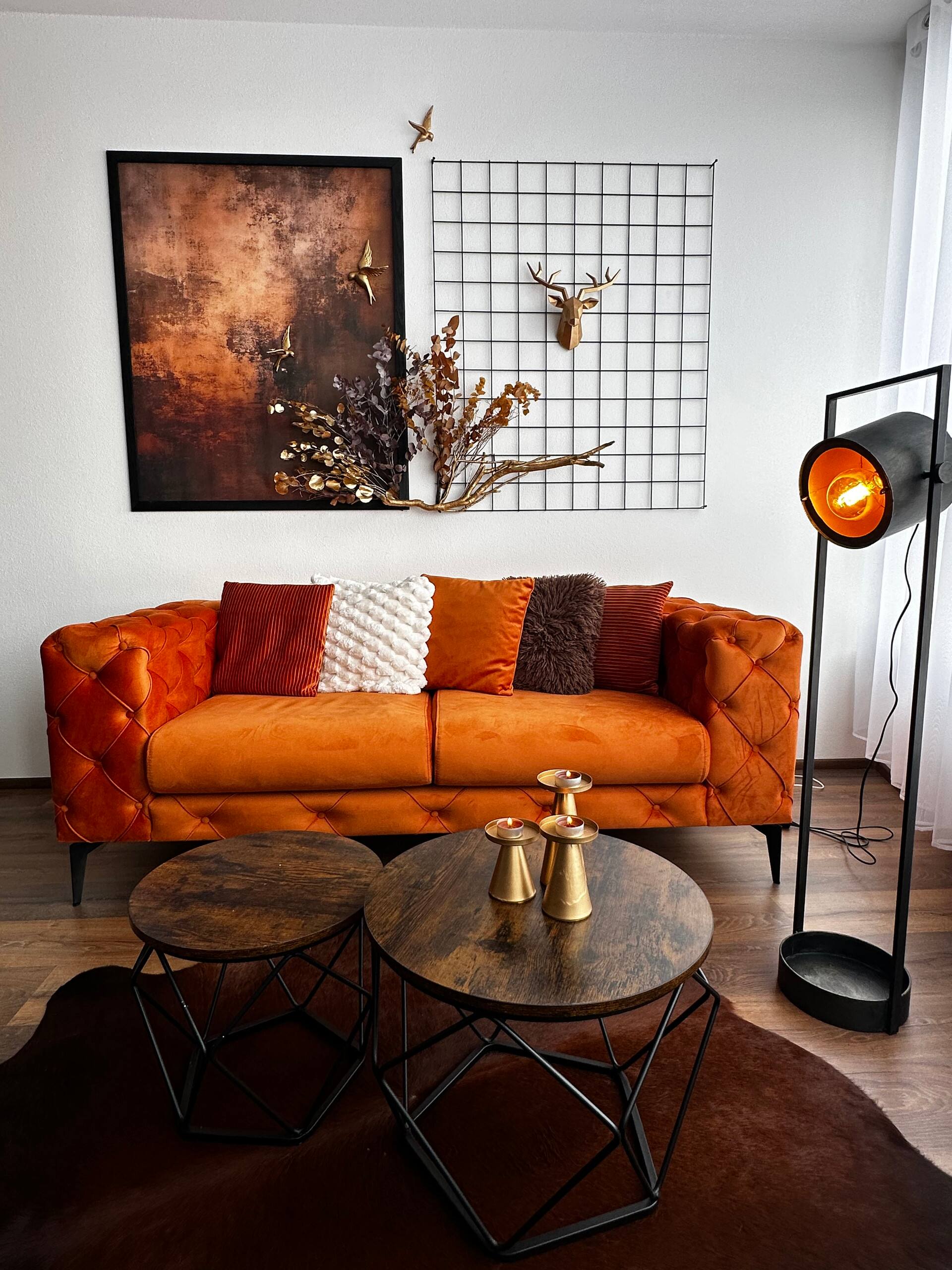 Orange apartment with parking space in the city center