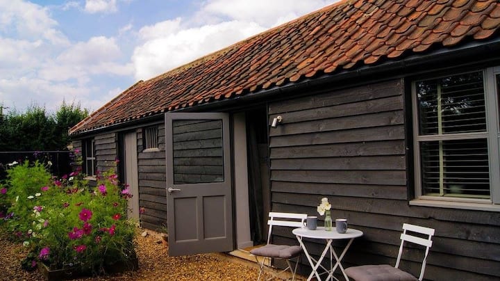 Cosy/secure Garden /Village Pub 5 Min Walk/quiet - Norfolk
