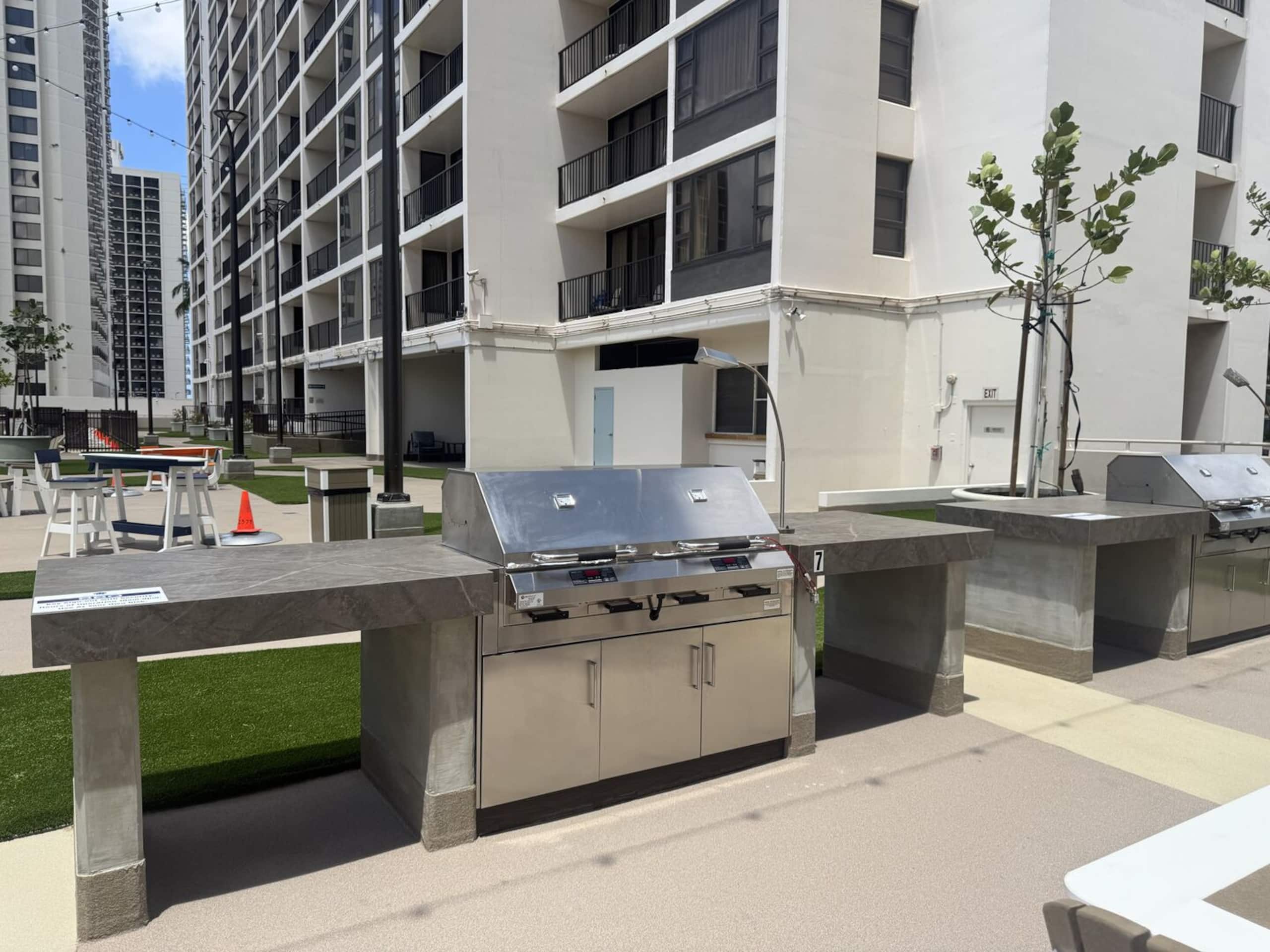 Condo in Honolulu · ★4.96 · 1 bedroom · 2 beds · 1 private bath - Image 20