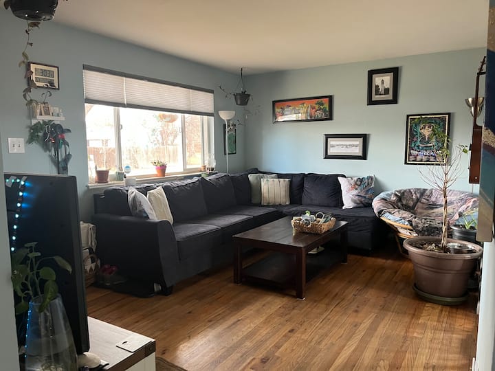Charming Bedroom W/ Queen Size Bed & Shared Spaces - Golden, CO