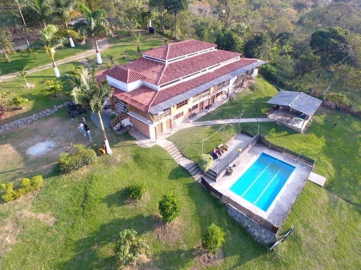 NEW Country House WiFi+Pool+16People at Colombia