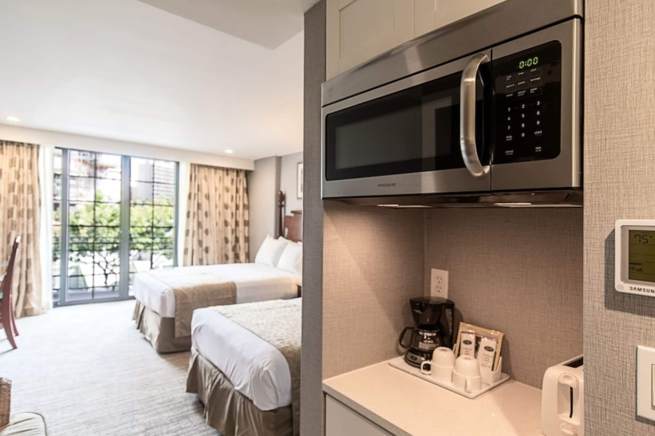 Hotel in Honolulu · ★4.33 · 1 bedroom · 2 beds · 1 private bath - Image 3