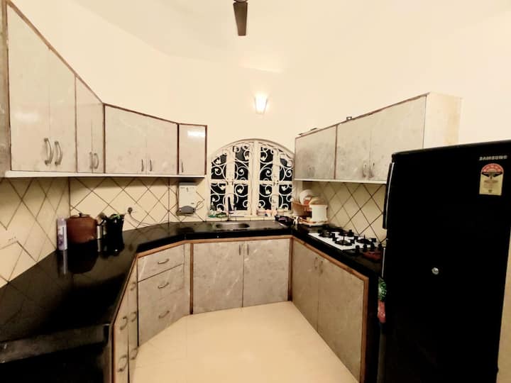 Full kitchen image 1