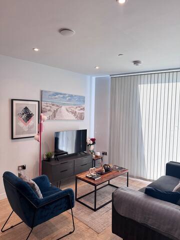 Luxury 2BR Penthouse|Stunning Views|Netflix&Wifi