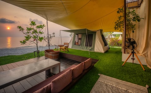 Glamping Suite+Bathtub (Beachfront)- Peaceful Blue