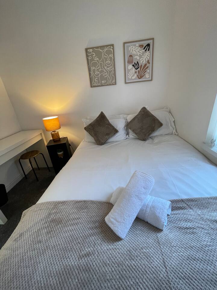 Двойно легло „Superking“ с цип и връзка, което може да се раздели на 2 единични легла 