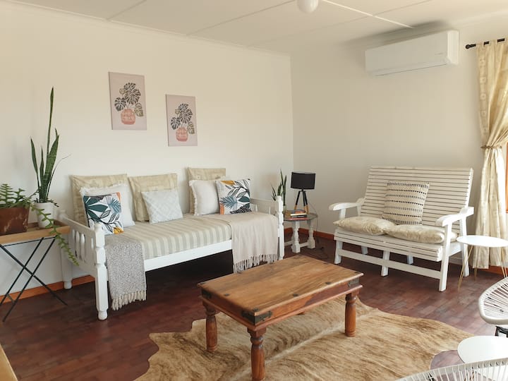 Spacious Open Plan Apartment - Cannon Rocks