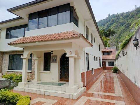 FamilyHOME in the heart of Baños