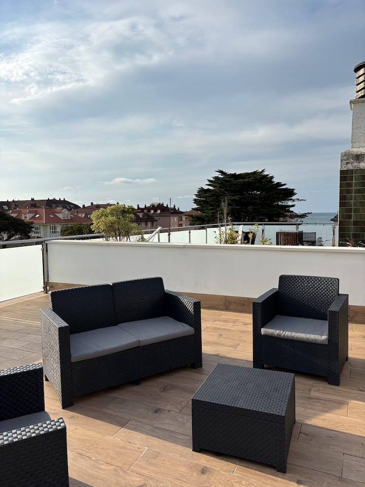 Piso Céntrico En Somo Con Terraza Y Vistas - Solares