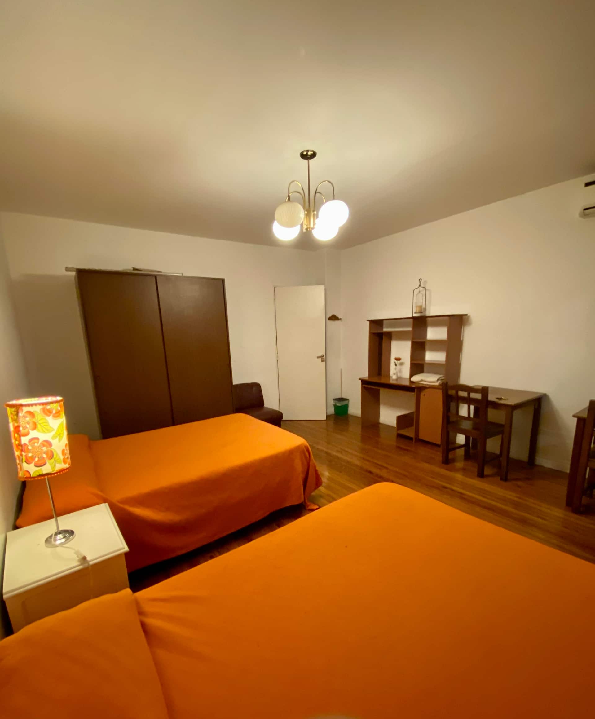 Quarto compartilhado em residência estudantil em Monserrat
