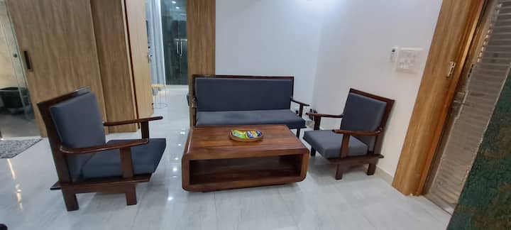 Entire Luxury 2 Bhk Near Ek Murti Greno West. - Ghaziabad