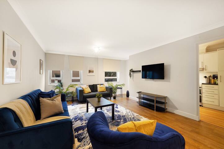 Lux 3-Bed 3-Bath Apt, Terrace, Underground Parking gallery image 2