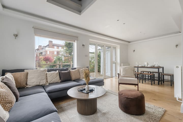 The Heath | Spacious Flat + Garden & Parking