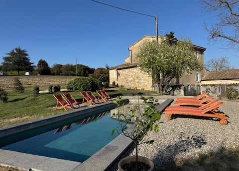 Family farmhouse - pool - 18 people