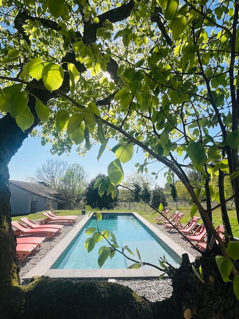 Family farmhouse - pool - 18 people