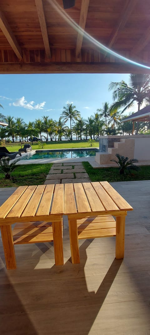 Casa Francia facing the sea in Playa San Miguel Gte