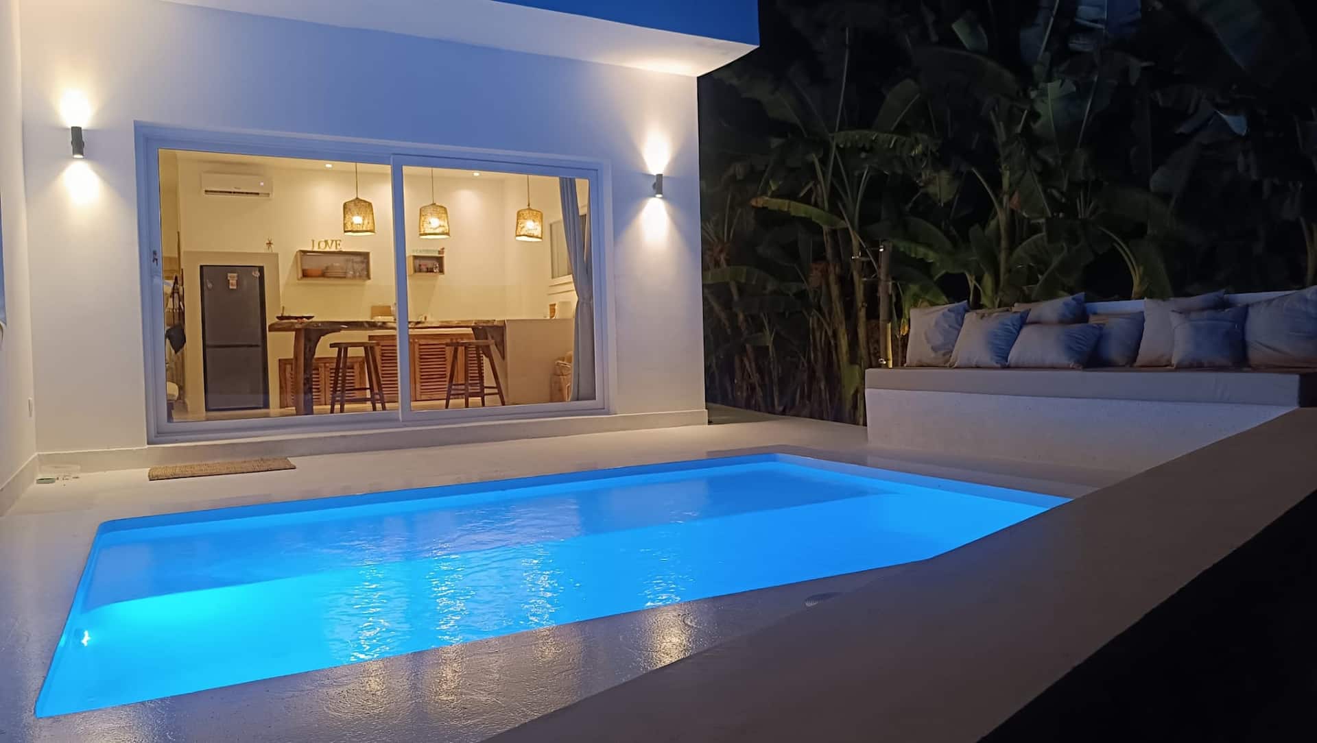 Cozy house, private pool and ocean views.