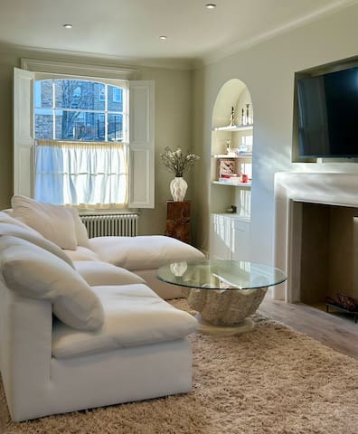 Beautiful De Beauvoir Home