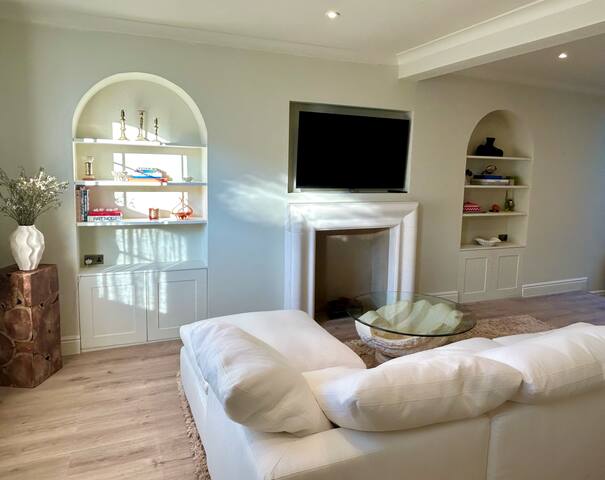 Beautiful De Beauvoir Home gallery image 4