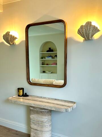 Beautiful De Beauvoir Home gallery image 5