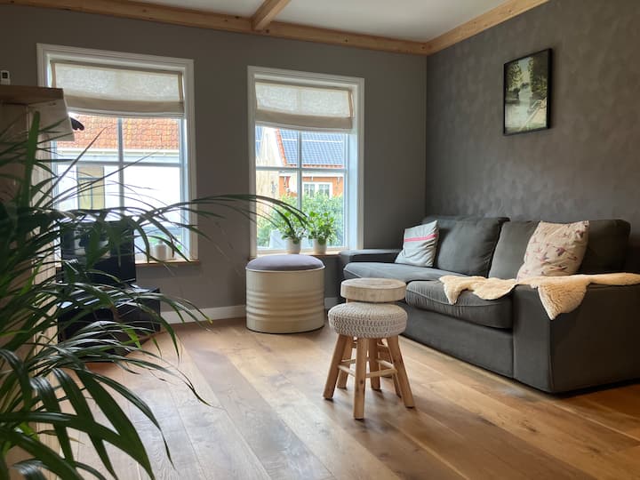 Knus Appartement Afke Aan Het Water In Jorwert - Friesland