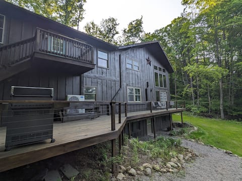 Adirondack 6 Bedroom home in Lake George