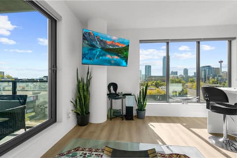 Successful Airbnb property: 2 BR Calgary Tower View! Free Underground Parking! in Crescent Heights
