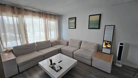 Popular Airbnb listing: Sarva Stays | Modern Avonmore Home | Sleeps 10 in Mill Creek South