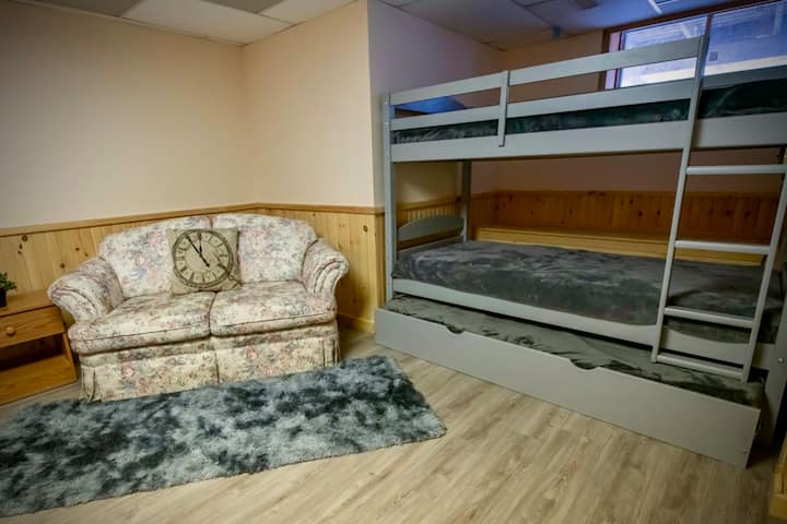 Სარდაფის საძინებელი ბუნკერი საწოლი და დივანი 