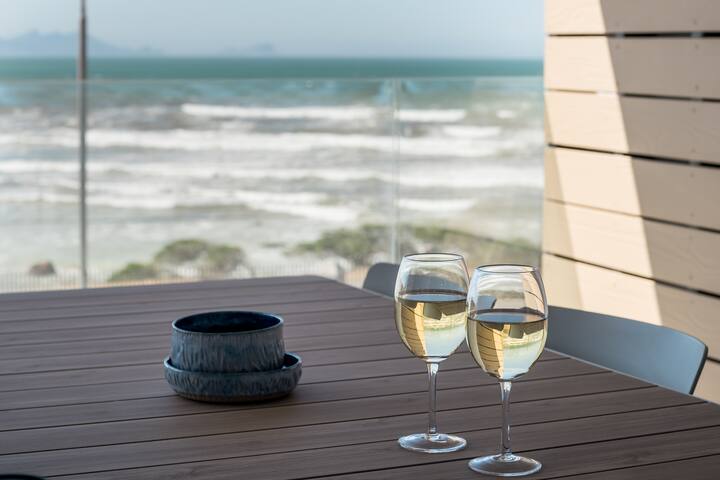 Seaside Luxury Discounted | Muizenberg Beachfront gallery image 4