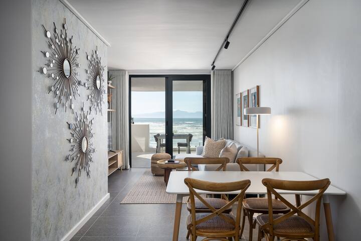 Seaside Luxury Discounted | Muizenberg Beachfront gallery image 2