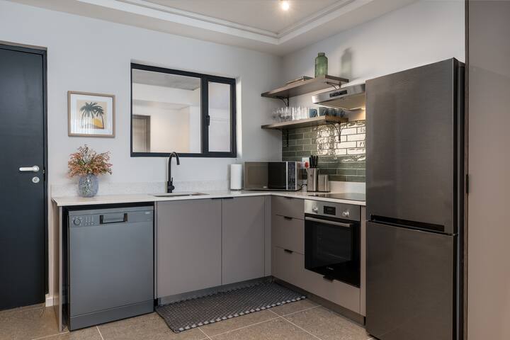 Seaside Luxury Discounted | Muizenberg Beachfront gallery image 5