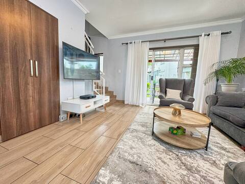 Duplex Delight | 2BR 11 mins to OR Tambo